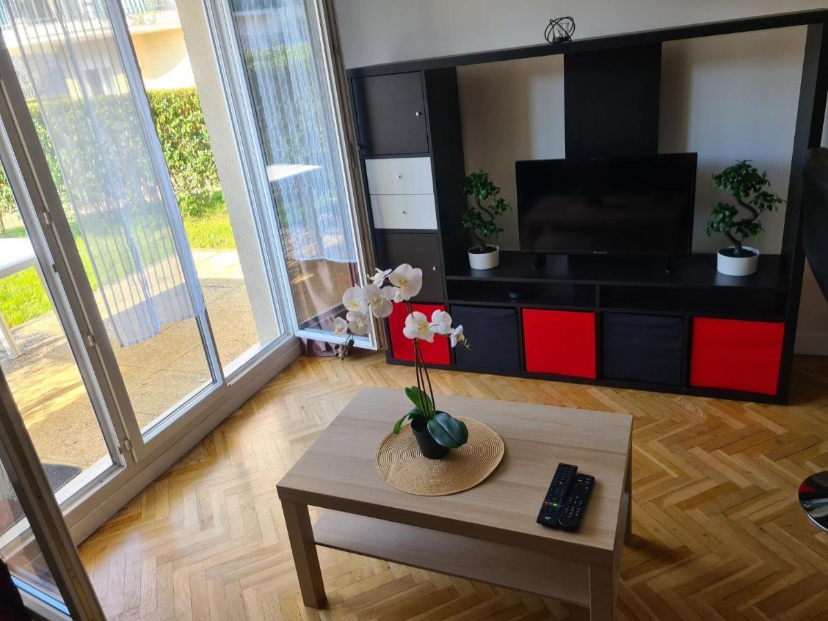 Appartement Avec Rez De Jardin A Disneyland Монтеврен Экстерьер фото