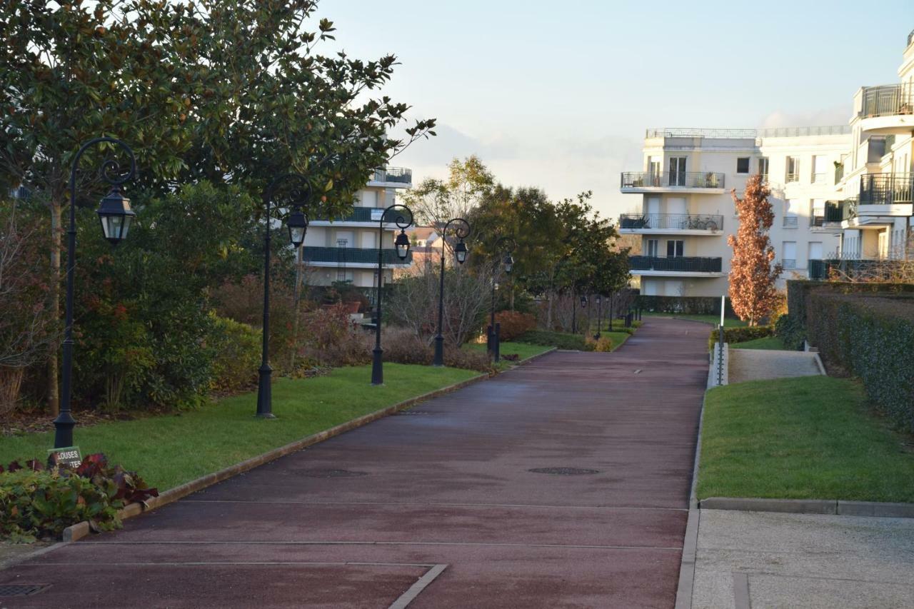 Appartement Avec Rez De Jardin A Disneyland Монтеврен Экстерьер фото